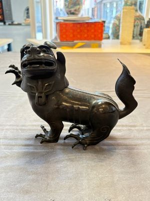 A rare Chinese bronze lion-form censer, Southern Song — 照片 1