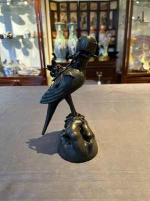 A rare Chinese bronze 'parrot' incense burner, Ming — photo 1
