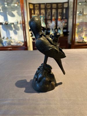A rare Chinese bronze 'parrot' incense burner, Ming — photo 3