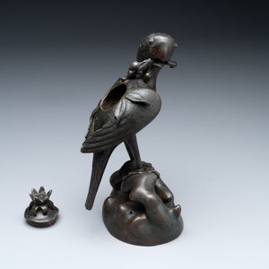 A rare Chinese bronze 'parrot' incense burner, Ming — photo 2