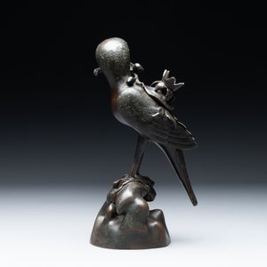 A rare Chinese bronze 'parrot' incense burner, Ming — photo 5