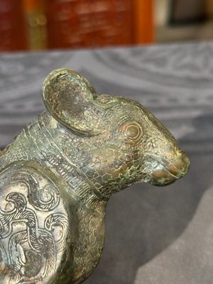 A rare Chinese bronze ritual vessel in the form of a tapir in Eastern Zhou-style, Warring States period — 照片 10