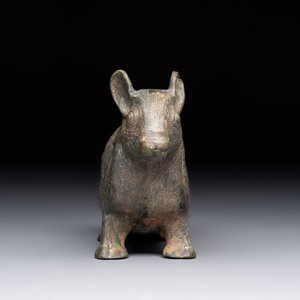 A rare Chinese bronze ritual vessel in the form of a tapir in Eastern Zhou-style, Warring States period — 照片 4