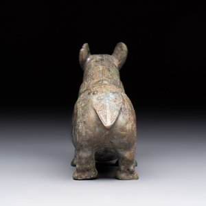 A rare Chinese bronze ritual vessel in the form of a tapir in Eastern Zhou-style, Warring States period — 照片 6