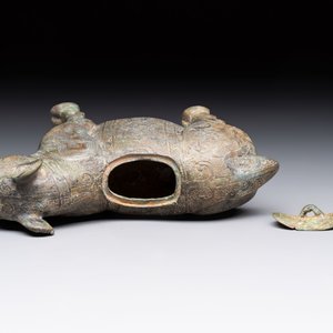 A rare Chinese bronze ritual vessel in the form of a tapir in Eastern Zhou-style, Warring States period — 照片 7