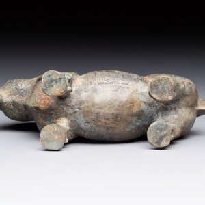 A rare Chinese bronze ritual vessel in the form of a tapir in Eastern Zhou-style, Warring States period — 照片 8