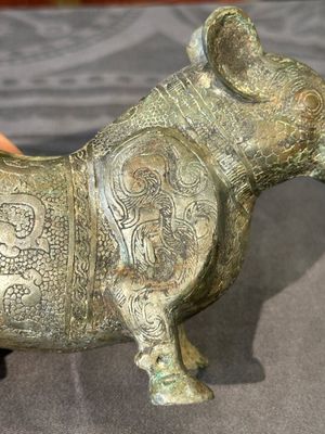 A rare Chinese bronze ritual vessel in the form of a tapir in Eastern Zhou-style, Warring States period — photo 11