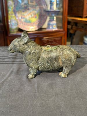 A rare Chinese bronze ritual vessel in the form of a tapir in Eastern Zhou-style, Warring States period — photo 3