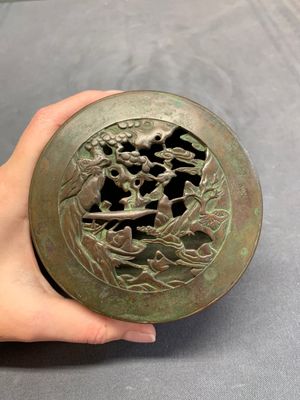 A rare Chinese bronze 'sage in a mountainous landscape' handwarmer, 17/18th C. — photo 5