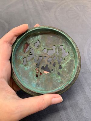 A rare Chinese bronze 'sage in a mountainous landscape' handwarmer, 17/18th C. — photo 8