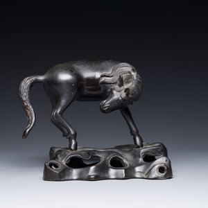 A rare Chinese bronze sculpture of a horse, Ming — photo 2