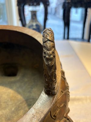 A rare Chinese bronze tripod censer with relief mythical animal and grape design, Xuande mark, 19th C. — photo 22