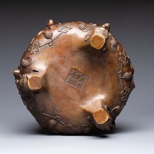 A rare Chinese bronze tripod censer with relief mythical animal and grape design, Xuande mark, 19th C. — photo 6