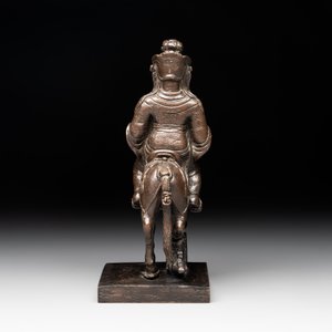 A rare Chinese bronze Vaishravana on horseback with wooden stand, Yuan — photo 7