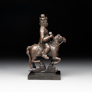 A rare Chinese bronze Vaishravana on horseback with wooden stand, Yuan — photo 8