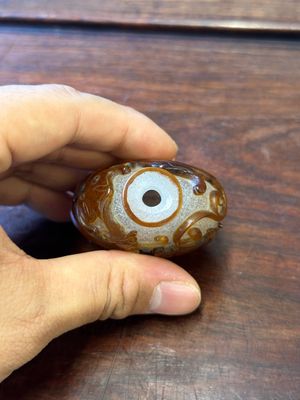 A rare Chinese brown-overlay white glass snuff bottle with chilong design, Qianlong/Jiaqing — photo 7