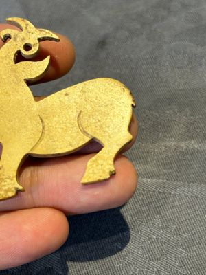 A rare Chinese calcified jade 'deer' pendant, Western Zhou — 照片 4
