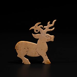 A rare Chinese calcified jade 'deer' pendant, Western Zhou — 照片 4