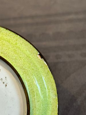 A rare Chinese Canton enamel ruby-ground 'Bats and Shou' cup on stand, Qianlong mark and of the period — foto 21