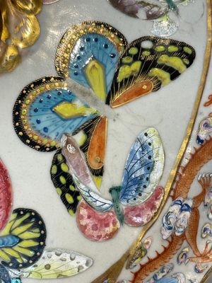 A rare Chinese Canton famille rose '100 butterflies' tureen and cover on stand, 19th C. — photo 16