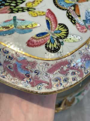 A rare Chinese Canton famille rose '100 butterflies' tureen and cover on stand, 19th C. — photo 17