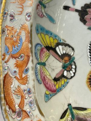 A rare Chinese Canton famille rose '100 butterflies' tureen and cover on stand, 19th C. — photo 6