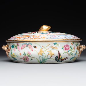 A rare Chinese Canton famille rose '100 butterflies' tureen and cover on stand, 19th C. — photo 5