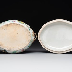 A rare Chinese Canton famille rose '100 butterflies' tureen and cover on stand, 19th C. — photo 8