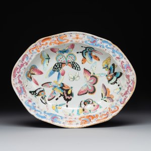A rare Chinese Canton famille rose '100 butterflies' tureen and cover on stand, 19th C. — photo 9