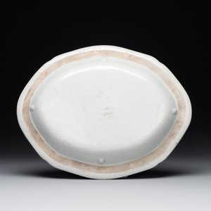 A rare Chinese Canton famille rose '100 butterflies' tureen and cover on stand, 19th C. — photo 10
