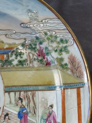 A rare Chinese Canton famille rose armorial dish with the arms of Wight, ca. 1810 — 照片 7