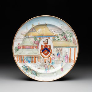 A rare Chinese Canton famille rose armorial dish with the arms of Wight, ca. 1810 — 照片 1