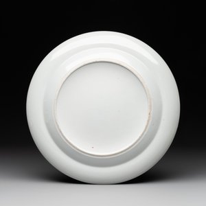 A rare Chinese Canton famille rose armorial dish with the arms of Wight, ca. 1810 — 照片 2