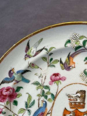A rare Chinese Canton famille rose armorial dish with the arms of Wight, ca. 1810 — 照片 7