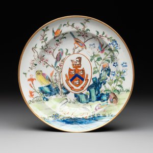 A rare Chinese Canton famille rose armorial dish with the arms of Wight, ca. 1810 — 照片 1