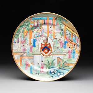 A rare Chinese Canton famille rose armorial dish with the arms of Wight, ca. 1810 — photo 1