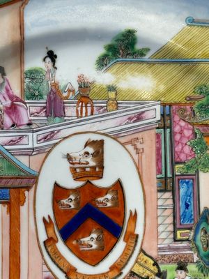 A rare Chinese Canton famille rose armorial dish with the arms of Wight, ca. 1810 — 照片 3