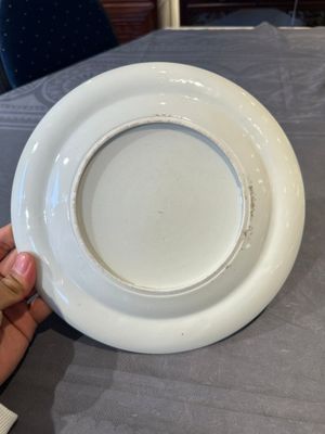 A rare Chinese Canton famille rose armorial dish with the arms of Wight, ca. 1810 — 照片 9