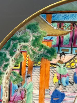 A rare Chinese Canton famille rose armorial dish with the arms of Wight, ca. 1810 — photo 12