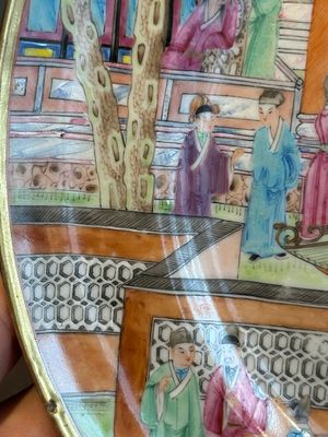 A rare Chinese Canton famille rose armorial dish with the arms of Wight, ca. 1810 — photo 9
