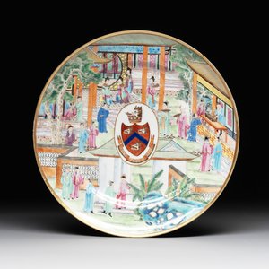 A rare Chinese Canton famille rose armorial dish with the arms of Wight, ca. 1810 — photo 1
