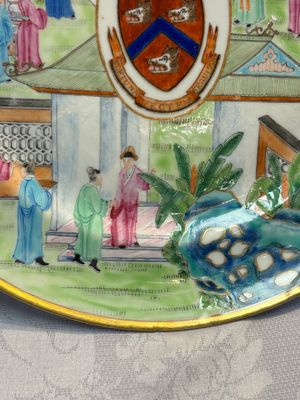 A rare Chinese Canton famille rose armorial dish with the arms of Wight, ca. 1810 — photo 8