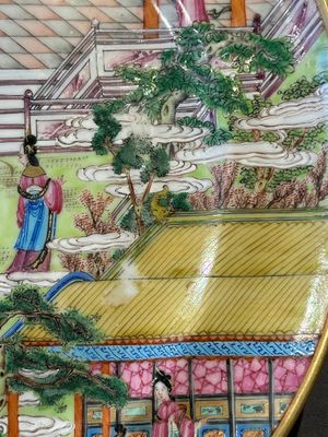 A rare Chinese Canton famille rose armorial dish with the arms of Wight, ca. 1810 — foto 5
