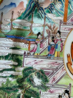 A rare Chinese Canton famille rose armorial dish with the arms of Wight, ca. 1810 — foto 8