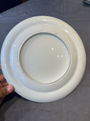 A rare Chinese Canton famille rose armorial dish with the arms of Wight, ca. 1810 — foto 10
