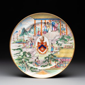 A rare Chinese Canton famille rose armorial dish with the arms of Wight, ca. 1810 — foto 1
