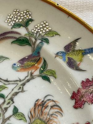 A rare Chinese Canton famille rose armorial plate with the arms of Wight, ca. 1810 — 照片 5