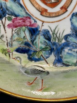 A rare Chinese Canton famille rose armorial plate with the arms of Wight, ca. 1810 — photo 6