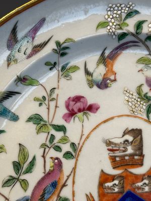 A rare Chinese Canton famille rose armorial plate with the arms of Wight, ca. 1810 — photo 9