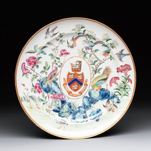 A rare Chinese Canton famille rose armorial plate with the arms of Wight, ca. 1810 — photo 1